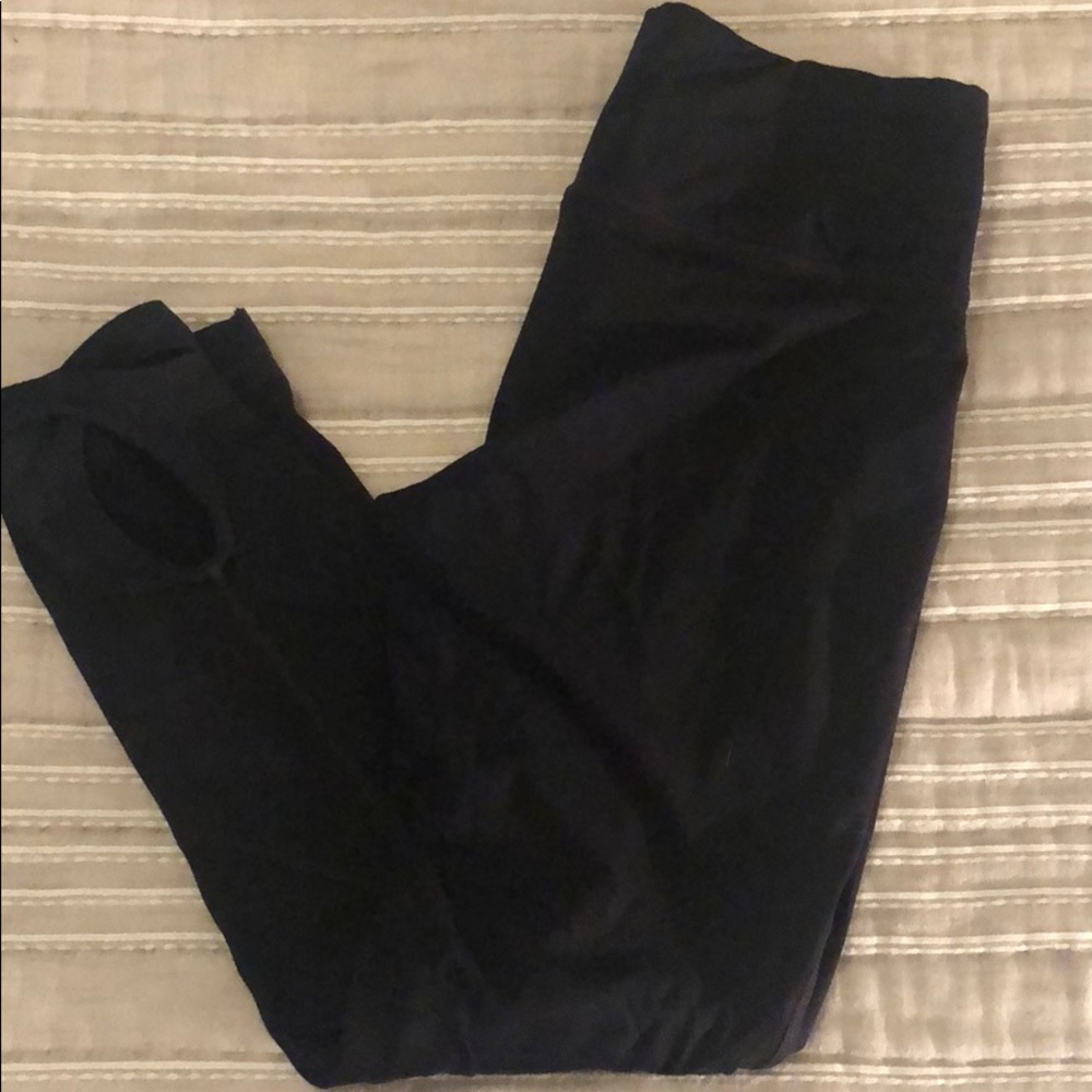 Black workout leggings